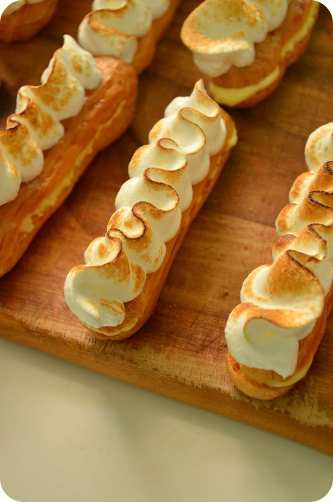 lemon meringue eclairs 3 Lemon Meringue Eclairs, Lemon Meringue Scones, Lemon Eclairs, Lemon Eclair, Eclair Dessert, French Cakes, Eclairs Dessert, Eclair Recipe, Pie Shop