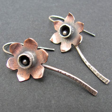 daffodil earrings | Flickr - Photo Sharing! Metal Jewelry Making, Copper Jewellery, Metal Smithing, Mixed Metal Jewelry, Styl Boho, Trendy Earrings, Metal Clay, Jewellery Ideas, Copper Earrings