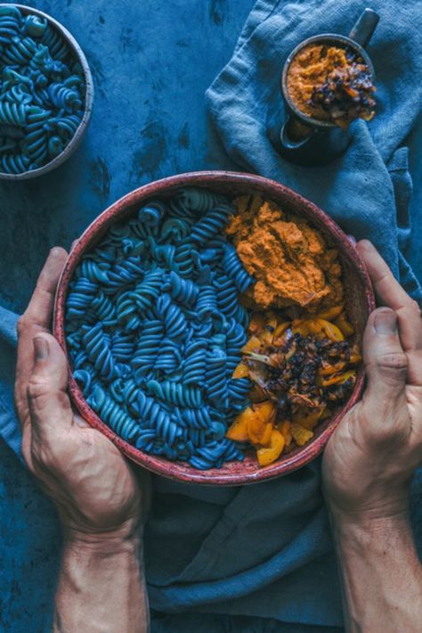 Pumpkin Tahini, Spirulina Recipes, Tahini Pasta, Avatar Wallpaper, Rainbow Food, Blue Food, Vegan Pumpkin, Pasta Recipe, Beautiful Food