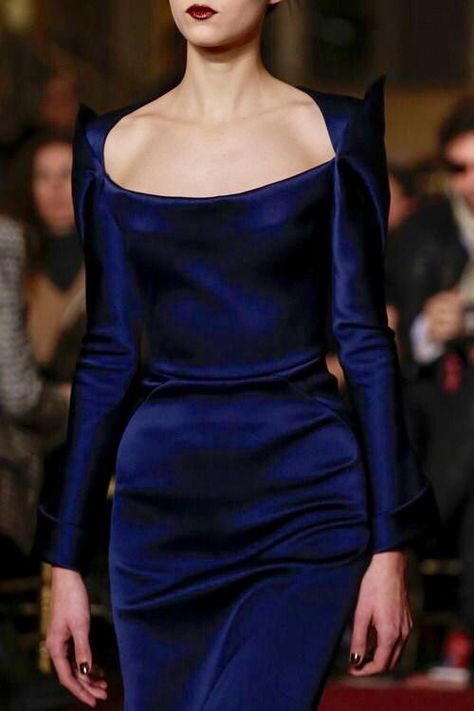 𝓓𝓸𝓵𝓬𝒆 on Twitter: "zac posen f/w ‘13… " Midnight Blue Gown, Gowns Red Carpet, Big Movie, Book Mood, Anywhere But Here, Gold Dresses, Girly Girl Outfits, Love Luxury, Statement Fashion