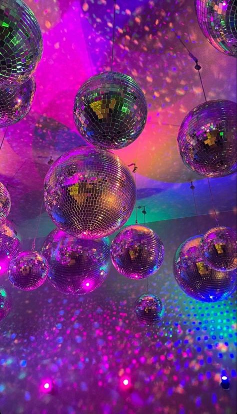 Disco Background, Disco Aesthetic, Dancing Pose, Calming Images, Disco Ball Light, Ball Aesthetic, Wedding Traditions, Dancing Aesthetic, Disco Dance