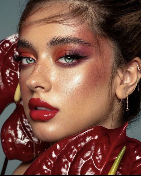 Monochromatic Makeup Looks, Monochromatic Makeup, Burgundy Makeup, Bold Lip Color, Bold Makeup Looks, Makeup Shades, Formal Makeup, Red Eyeshadow, Glitter Eye Makeup