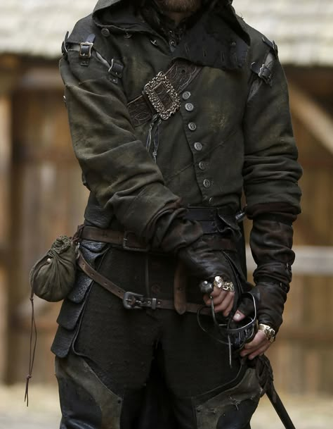 Male Rogue Outfit, Archer Ren Faire, Medieval Hunter Outfit, Bandit Aesthetic, Rogue Outfits Male, Rogue Dnd Outfit, Ranger Costume Male Outfit, Male Fantasy Clothing Hunter, Ranger Cosplay Men