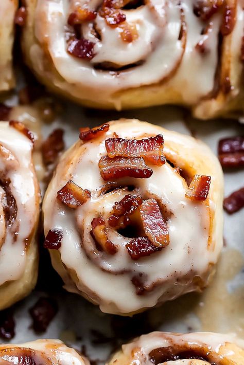 Bourbon Maple Bacon Cinnamon Rolls, Cinnamon Rolls With Bacon, Bourbon Cinnamon Rolls, Boozy Cinnamon Rolls, Bourbon Desserts, Tennessee Onions, Maple Bacon Cinnamon Rolls, Best Sugar Cookie Icing, Bacon Cinnamon Rolls