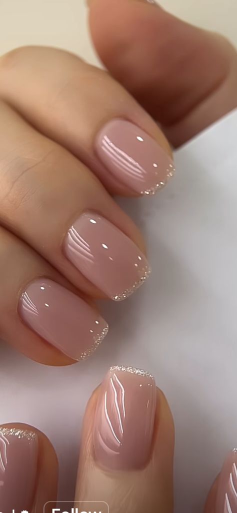 Small Nails Design Classy, Neutral Nails Wedding Bridesmaid, Nail Color For Navy Blue Dress, Nailpaints Design, Short Nails Nude Design, Clean Manicure Natural, Nail Designs For Bridesmaids, Light Colored Nail Ideas, Gel Polish Nail Designs Classy