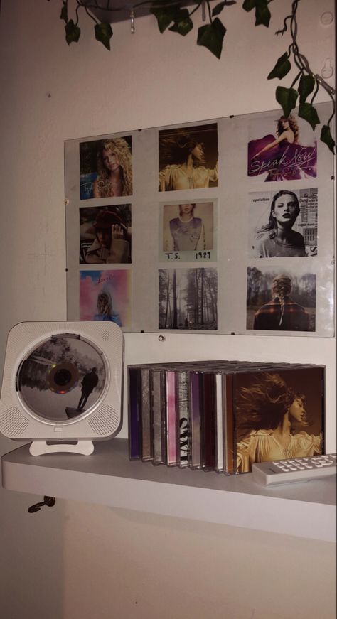 Cd Shelf Aesthetic, Taylor Swift Record Wall, Swiftie Aesthetic Room, Taylor Swift Cd Display, Vinyl Shelf Aesthetic, Taylor Swift Shelf, Taylor Swift Dorm Room, Room Ideas Taylor Swift, Taylor Swift Room Ideas