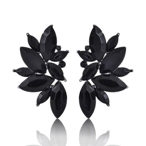 Be Fashion Ready with these Black Stud Fashion Earrings <3 <3 #blackstuds #studearrings #earringslove #earrings #fashionpost #instapost #instagood #friyay #ootd #fashioncrab #jewelrygram Buy: https://buff.ly/2p4TjQf Wings Earrings, Flower Geometric, Crystal Hanging, Popular Earrings, Stud Fashion, Flowers Black, Ear Earrings, Heart Flower, Climber Earrings