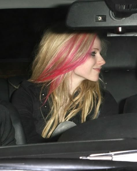 Avril Lavigne, Pink Hair, A Woman, Night Out, Blonde, Hairstyles, Hair, Pink, Instagram