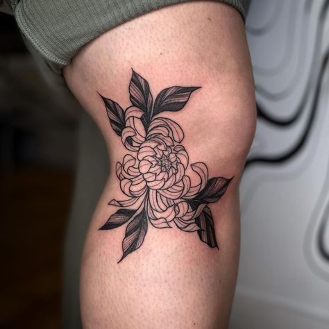 Knee Tattoo Blackwork, Shin Tattoo Blackwork, Blackwork Flower Tattoo Design, Blackwork Chrysanthemum Tattoo, Blackwork Floral Tattoo Design, Chrysanthemum Tattoos, Crisantemo Tattoo, Sorry Mom Tattoo, Chrysanthemum Tattoo