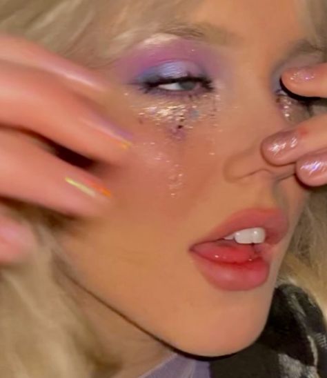 Glitter Under Eyes Make Up, Sparkle Tears Makeup, Txt Glitter Makeup, Sparkly Fairy Makeup, Tear Glitter Makeup, Glitter Tears Aesthetic, Rave Makeup Glitter, Glitter Under Eye, Txt Makeup