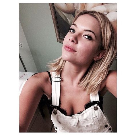 Ashley Benson Short Hair, Hannah Pll, Ashley Benson Hair, Hair Color Ash, Pll Cast, Sasha Pieterse, Ash Hair Color, Troian Bellisario, Crystal Reed