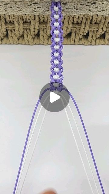 Diy Macrame Bracelet Tutorial, Handmade Bracelets Tutorial, Nut Bracelet, Handmade Tutorial, Macrame Bracelet Tutorial, Macrame Bracelet Diy, Friendship Bracelets Designs, Bracelet Craft, Bracelet Craft Diy