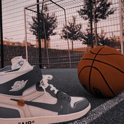 Basketball Aesthetic Wallpaper, Sneakers Under 100, Wallpaper Nike, Cool Basketball Wallpapers, Basketball Aesthetic, Basketball Background, Girls Basketball, Sporty Aesthetic, Best Basketball Shoes