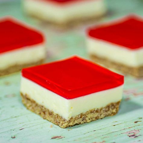 Low Carb Keto Jelly Slice Recipe – “Creamy Center and Crunchy Base." This easy sugar free jello bars recipe is bright, colorful and delicious. It's perfect for a snack or to take to a potluck. #keto #ketorecipes #easyrecipes #recipes #dessert #sugarfree Sugarfree Pecan Pie Recipe, Keto Jelly, Keto Jello, Jelly Cheesecake, Jelly Slice, Sweetened Condensed Milk Recipes, Sugar Free Jello, Keto Kitchen, Slice Recipe