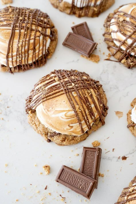 Smores Crumble Cookie, Marshmallow Creme Frosting, Smores Cookies Recipes, Jumbo Cookies, Smores Cookie, Homemade Marshmallow Fluff, Food Luxury, Crumble Cookie Recipe, Crumble Cookie