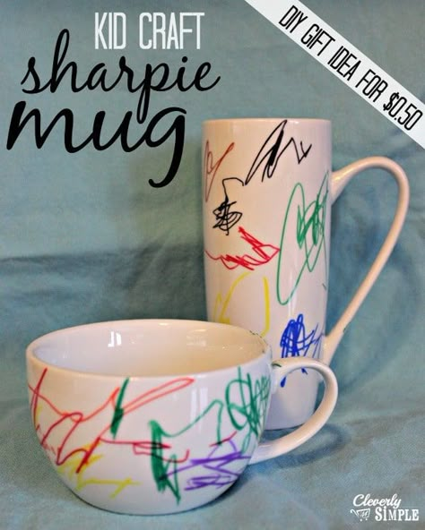 Make this simple kid craft with sharpies, a mug and an oven. Your personalized sharpie mug will be one of a kind! Great for a gift as well. Sharpie Artwork, Sharpie Mug, Cadeau Parents, Kid Craft, Crafty Kids, Cadeau Diy, Mothers Day Crafts, Easy Crafts For Kids, Grandparents Day