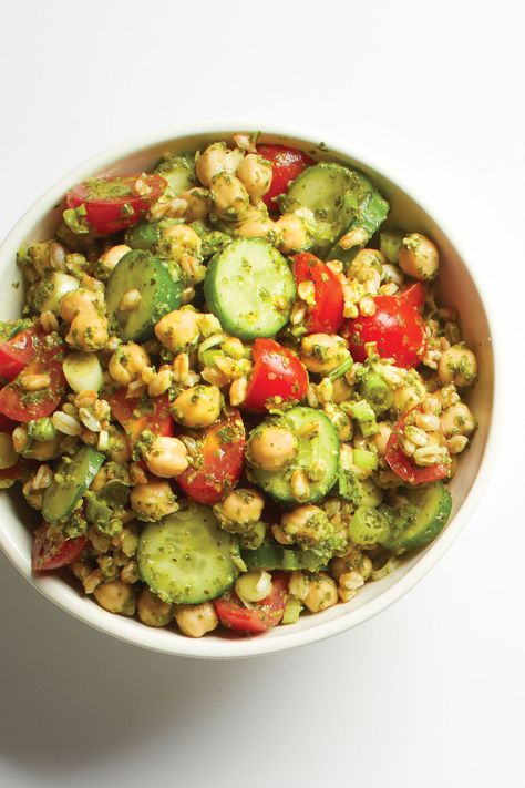 Farro and Chickpea Salad is simple, refreshing, and adaptable.
Prefer a different grain? Swap it in. Vinaigrette Recipes, Dinner Side Dishes, Dinner Sides, Recipes Vegan, Chickpea Salad, Canned Chickpeas, Quick Cooking, Vegan Cooking, Edamame