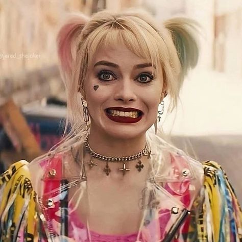 DC FAN PAGE в Instagram: «something to get you through the day ❤️ - - - Credits: @harlspuddin_ & @jared_thejoker - - #harleyquinn #margotrobbie #dceu #birdsofprey…» Fan Page, Harley Quinn, Liverpool, The Day, Birds, Fan, Makeup, On Instagram, Instagram