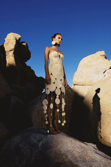 Cult Gaia Spring 2024 Ready-to-Wear Collection | Vogue Desert Fashion Shoot, Beach Fashion Editorial, Boho Trends, Desert Fashion, Fashion Photography Inspiration, Fashion Aesthetics, Cult Gaia, Fashion Photography Editorial, Fashion Gallery