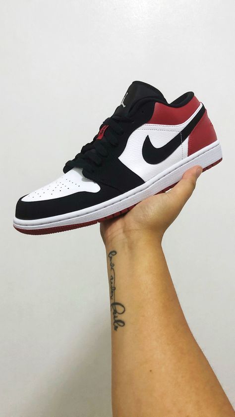 Inspired by the OG that MJ wore in 1985, the Air Jordan 1 Low offers a clean, classic look that's familiar yet always fresh. It's made for casual mode, with an iconic design that goes with everything and never goes out of style. #AirJordan1 #AirJordan1Low #Jumpman #BlackToe #jumpman23 #airjordan #aj1low #jordan1 #blacktoe #jordan1blacktoe #aj1blacktoe #nike #justdoit #swooshlove #teamnike #christmascameearly #nicekicks #brkicks #shotoniphone Airjordan1 Low, Aj1 Low, Jordan 1 Black Toe, Air Jordan 1 Low, Jordan 1 Low, Iconic Design, Air Jordan 1, Nike Free, Jordan 1