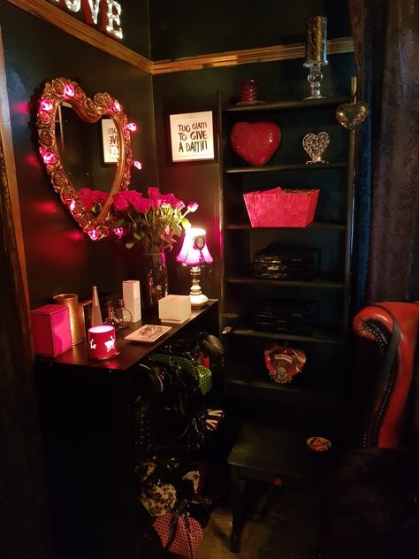 Black And Maroon Living Room Ideas, Burlesque Room Decor, Love Core Room, Vampire Themed Room, Dark Glam Bedroom Decor, Red And Black Living Room Ideas, Red Goth Room, Red And Black Living Room, Romantic Goth Room