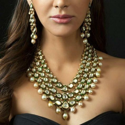 Pearl Arrangement, Jewelry Kundan, Kundan Jewellery Set, Sabyasachi Jewellery, Kundan Jewelry, Traditional Jewellery, Polki Necklace, Dangler Earrings, Necklace Indian