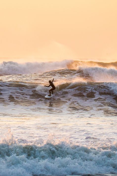 Sunrise surf sesh Photo by @brittbellamy #surf #surfphotography #wintersurf #sunrisesurf #wetsuit #goldenhour #surfnewengland Nikita Core, Sunrise Surfing, Vintage Surf Aesthetic, Wetsuit Surfing, Surf Pics, Surf Photos, Surfer Vibes, Surfing Aesthetic, Surf Painting