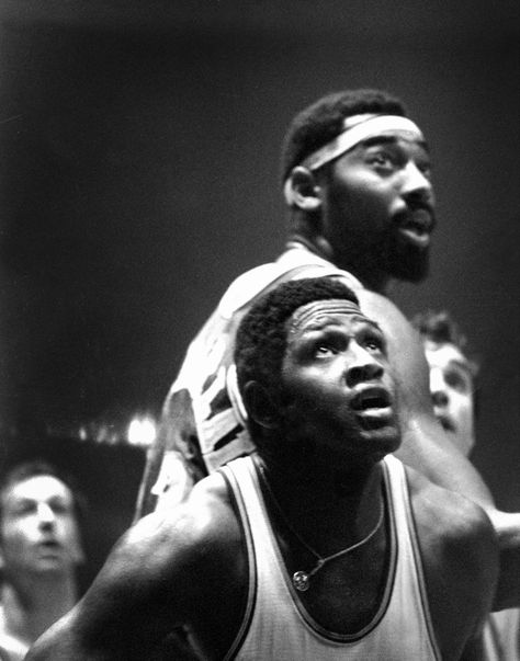 Willis Reed, New York Knicks. Willis Reed, Kansas Basketball, Rangers Game, Knicks Basketball, Wilt Chamberlain, I Love Basketball, Ny Knicks, Champions Of The World, Nba Legends