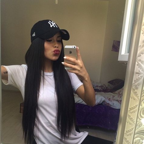 pinterest: aleahhrose ❁☯ Hat Selfie, Taking A Selfie, Hair Laid, Long Black Hair, Straight Wig, Hair Envy, Gorgeous Hair, Baseball Hat, Straight Hair