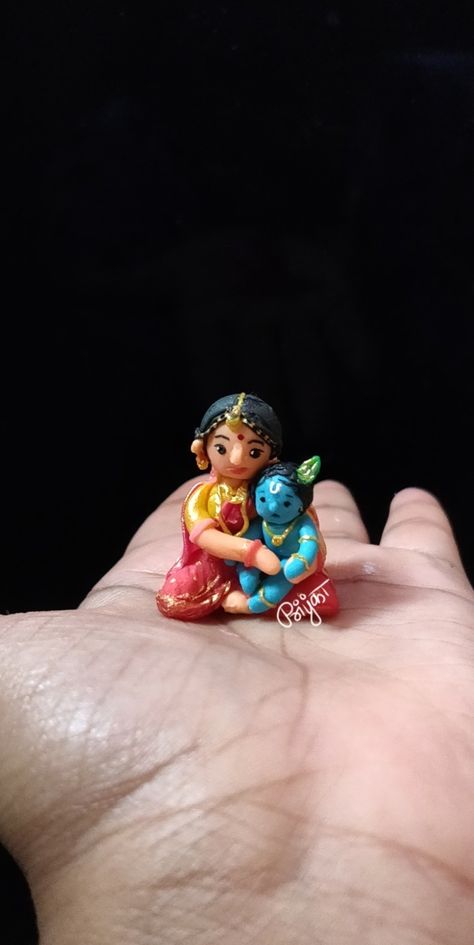 Cute miniature clay art of Maa Yashoda & Krishna Avengers Clay Art, Mouldit Clay Art Krishna, Krishna Sculpture In Clay, Clay Krishna Diy, Radha Krishna Clay Art, Krishna Clay Art, Clay Krishna, Miniature Clay Art, God Crafts