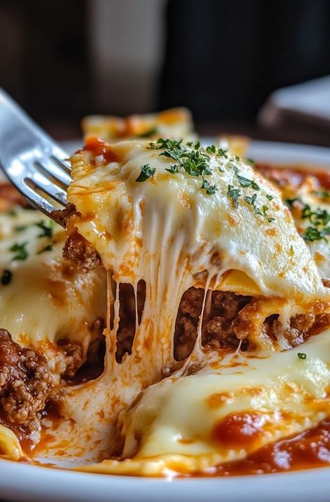 Cottage Cheese Cream Cheese, Million Dollar Ravioli, Comfort Food Casserole, Ravioli Casserole, Cheese Ravioli, Yummy Comfort Food, Delicious Snacks Recipes, Ultimate Comfort Food, Meat Sauce