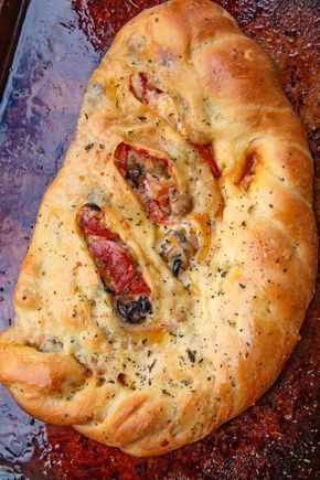 Panzerotti Recipe, Pepperoni Calzone, Easy Calzone, Calzone Recipe Easy, Homemade Calzone, Pizza Oven Recipes, Pizza Calzone, Stromboli Recipe, Calzone Recipe