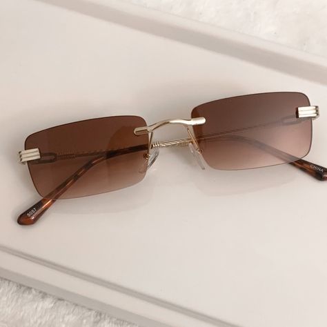 Brown Sunglasses 2025 Graduation, Summer Glasses, Small Sunglasses, Accessories Aesthetic, Brown Accessories, Brown Jewelry, Graduation Dresses, Sunglasses Brown, Brown Sunglasses