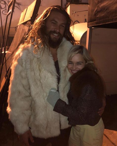 All the times Emilia Clarke and Jason Momoa had a mini-<em>Game of Thrones</em> reunion Emilia Clarke Jason Momoa, Khal And Khaleesi, Emilia Clarke Style, Jason Momoa Aquaman, Game Of Thrones Cast, Fire And Blood, Jaime Lannister, Mother Of Dragons, Jason Momoa