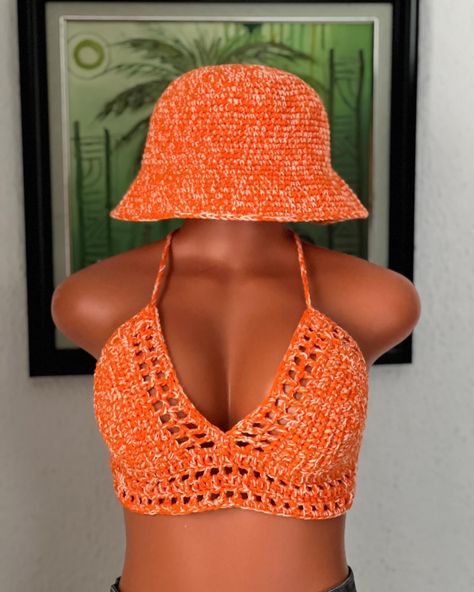 Crochet Crop Top Outfit, Crochet Shirts, Crochet Beach Wear, Beach Crochet, Chic Dress Classy, Crochet Crop Top Pattern, Crochet Clothing And Accessories, Clay Craft, Crochet Inspo