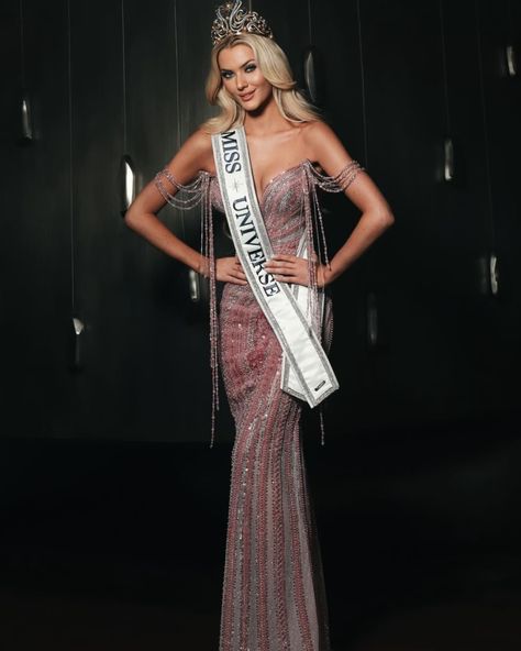 The world's most recognised beauty pageant, Miss Universe 2024, has its winner as Victoria Kjaer Theilvig. Along with her win, Victoria Kjaer Theilvig made history for Denmark, as it's the first-ever victory of the country in the 73rd year of the beauty pageant. #victoriakjaer #victoriakjærtheilvig #missuniverse #missuniverse2024 #denamrk #missdenmark #pageantqueen #pageant #beauty #beautypageant Miss Universe Dresses, Beauty Pageant Dress, Beauty Pageant Dresses, Be A Queen, Queen Dress, Pretty Prom Dresses, Pageant Dress, Miss Universe, Beauty Pageant