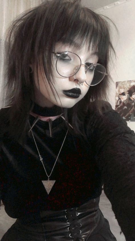 goth,gothic girl,makeup inspo Goth Glasses Makeup, Gothic Glasses Frames, Goth Makeup Glasses, Goth Glasses Frames, Goths With Glasses, Goth Makeup For School, Trad Goth Makeup Looks, Goth Makeup With Glasses, Goth With Glasses