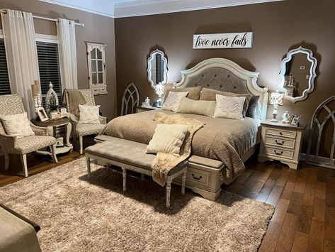 Realyn Bedroom Set Decor Ideas, French Chic Bedroom Ideas, Southern Room Ideas Bedrooms, Magnolia Bedroom Ideas, Realyn Bedroom, Bedroom Set Decor, Bedroom Fashion, Fancy Bedroom, Farmhouse Style Bedrooms