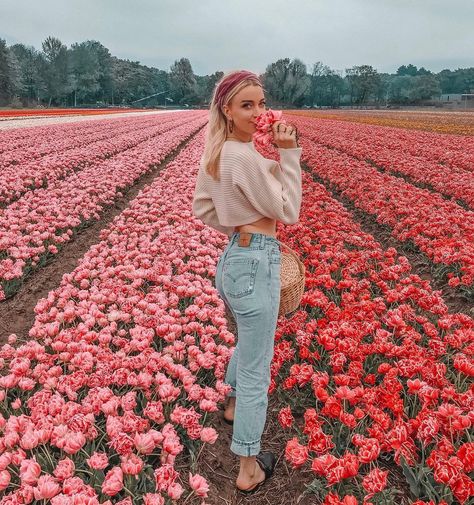 May the flowers remind you why the rain was so neccessary Flower Poses, Photoshoot Wallpaper, Zicxa Photos, Field Photoshoot, Tulip Field, Flower Photoshoot, Tulip Fields, 90's Fashion, Foto Poses