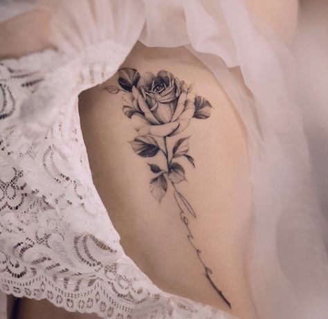 Karma Tattoo, Pink Rose Tattoos, Belly Tattoos, Tattoo Time, Rose Tattoos For Women, Black White Tattoos, Pretty Hand Tattoos, Special Tattoos, Tattoos For Women Flowers