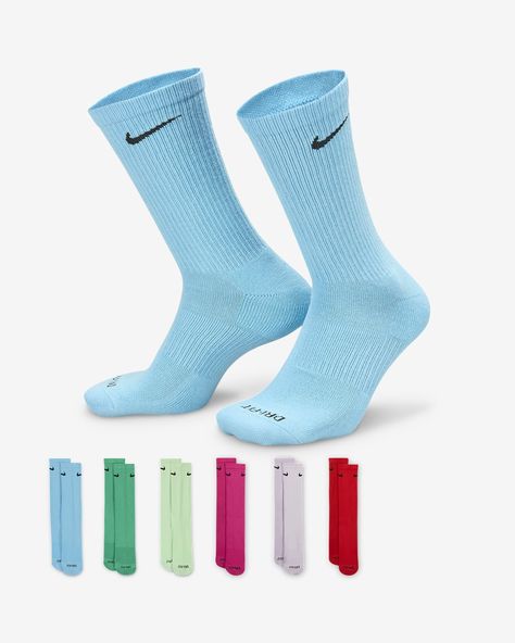 The Nike Everyday Plus Cushioned Socks bring comfort to your workout with extra cushioning under the heel and forefoot and a snug, supportive arch band. Sweat-wicking power and breathability up top help keep your feet dry and cool to help push you through that extra set. Shown: Multi-Color Style: SX6897-907 Colored Nike Socks, Nike Socks, Nike Just Do It, Black White Fashion, Just Do It, Crew Socks, Air Jordans, Do It, Arch