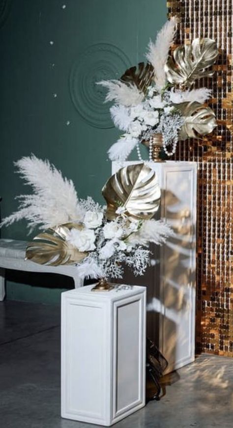 Roaring 20s Flowers, Gatsby Floral Arrangements, Gatsby Wedding Backdrop, Greek Flower Arrangements, Glam Flower Arrangements, 1920s Floral Arrangements, Gatsby Flower Arrangements, Great Gatsby Wedding Flowers, Art Deco Flower Arrangements