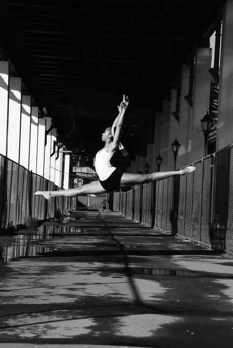 dance Dance Leaps, Hiphop Photography, A Level Photography, Dance Inspiration, All About Dance, Types Of Dancing, Dance With You, En Pointe, Dance Photos