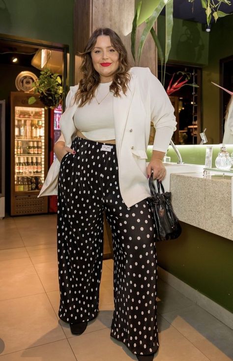 Plus Size Fall Cocktail Dresses, Midsize Fashion Street Style, Plus Size Culottes Outfit, Plus Size Casual Outfits With Sneakers, Plus Size Corporate Outfits, Over 60 Fashion Plus Size, Plus Size Business Attire, Outfits Gorditas, Plus Size Looks