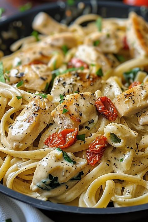 Italian Chicken Pasta Real Italian Pasta Recipes, Creamy Italian Chicken Pasta, Instant Pot Spaghetti Recipe, Chicken Casserole Dinners, Italian Chicken Pasta, Creamy Italian Chicken, Italian Cuisine Recipe, Garlic Cream Sauce, Italian Pasta Dishes