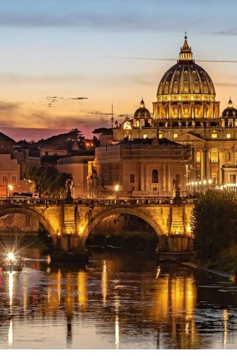 Magnifique vue du Vatican depuis le fleuve de nuit European Summer Vacation, Le Vatican, San Juan Pablo Ii, Weekly And Monthly Planner, Rome Travel Guide, Planner Books, Traveling Europe, Europe Aesthetic, 2024 Planner