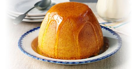 A gilded trickle of Lyle's Golden Syrup poured over a steamed syrup sponge pudding: the ultimate comforting dessert for a cold winter's day. Golden Syrup Recipes, Syrup Sponge Pudding, Sponge Pudding Recipe, Steamed Pudding Recipe, Syrup Sponge, Treacle Sponge, Sponge Pudding, Steamed Pudding, Syrup Recipes