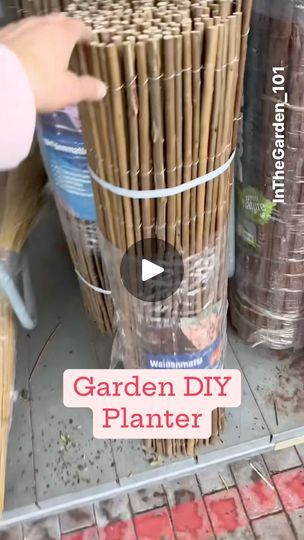 Diy Garden Planters, Garden Ideas Diy Cheap, Diy Planter Box, Basket Planters, Unique Planter, Backyard Diy Projects, Creative Gardening, Garden Planter, Unique Gardens