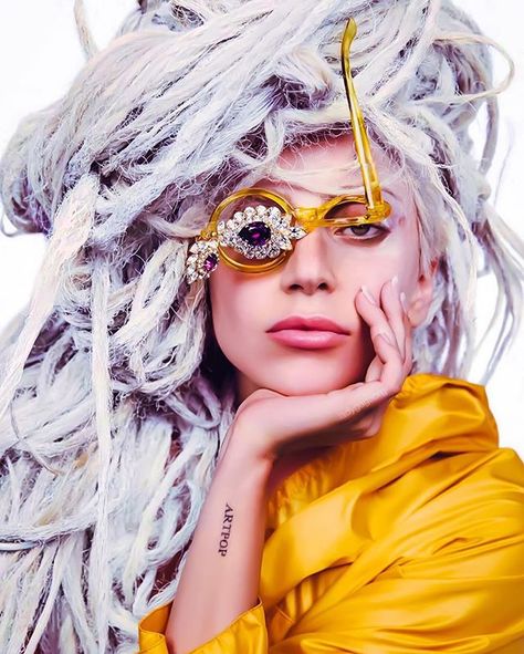 TGIF! 🎉 [#LadyGaga] Artpop Lady Gaga, Lady Gaga Photoshoot, Joanne Lady Gaga, Lady Gaga Artpop, Lady Gaga Photos, Lady Gaga Pictures, Mother Monster, One Eye, Movie Fashion