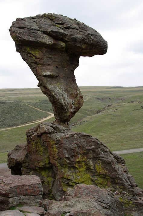 Rocks Nature, Balanced Rock, Natural Structures, Beautiful Rocks, Natural Rock, Rock Formations, Natural Phenomena, Land Art, A Rock